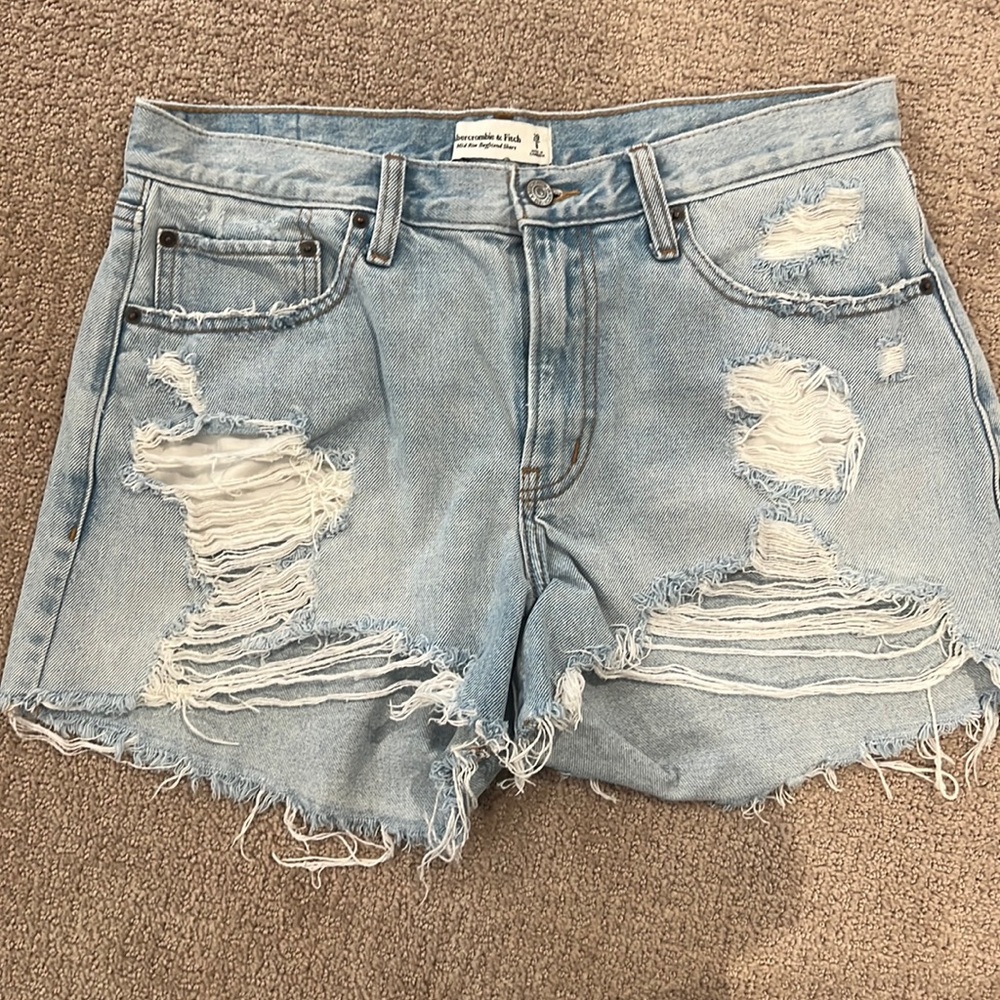 Abercrombie Mid Rise Boyfriend Short